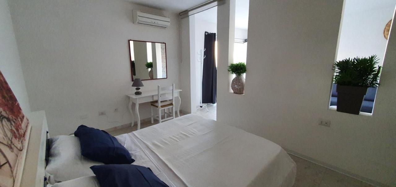 Sardinia Suites & Apartments -Casa-Loft A Pochi Passi Dal Centro- ซานตา เตเรซา กัลลูรา ภายนอก รูปภาพ