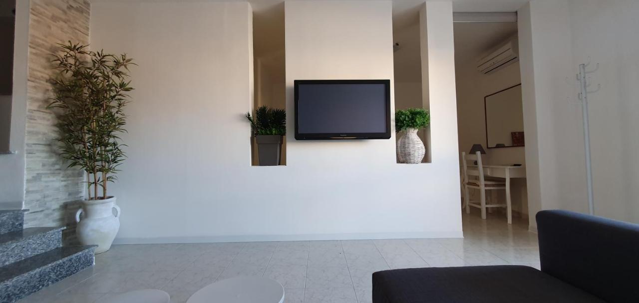 Sardinia Suites & Apartments -Casa-Loft A Pochi Passi Dal Centro- ซานตา เตเรซา กัลลูรา ภายนอก รูปภาพ